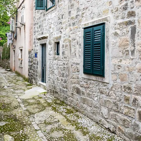 Stone House Domacin Old Town בית נופש