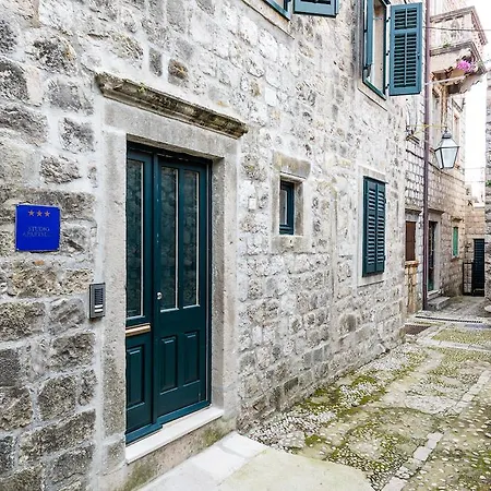 Stone House Domacin Old Town